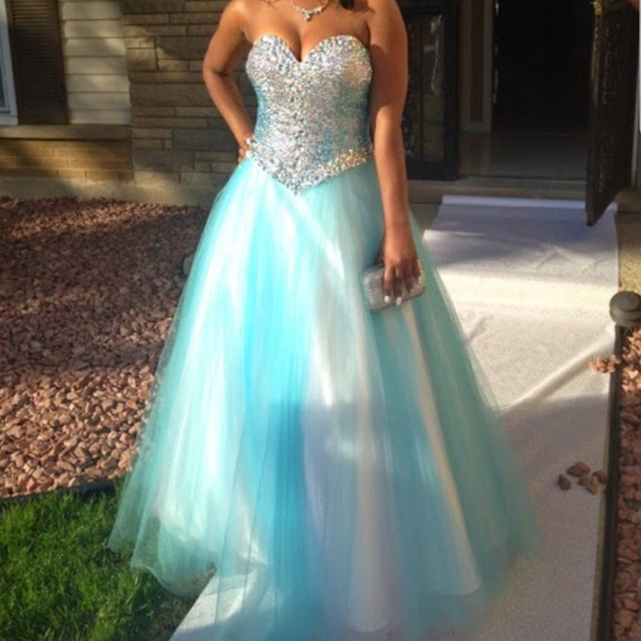Prom dress - Picture 2 of 3